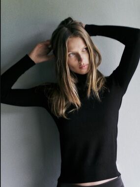 Zara Women's Basic Lightweigt Cotton Turtleneck Knit Pullover Black Size Medium
